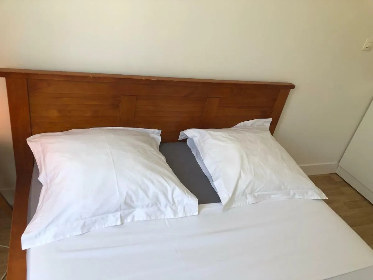 28 Rue Poulet Appartement Paris 0*,  France